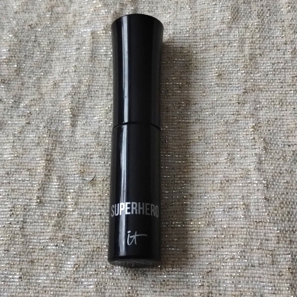 IT cosmetics - super hero mascara - brand new - Picture 2 of 3